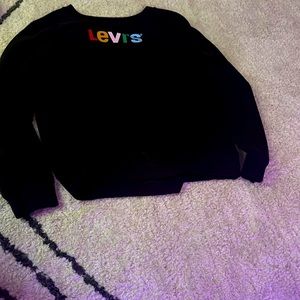 Black levi’s crew neck